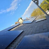 verbaute Photovoltaikanlage auf Dach