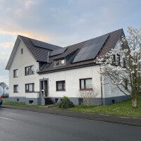 Haus mit neuen Solaranlagen