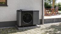 Wolf Wärmepumpe vor Haus